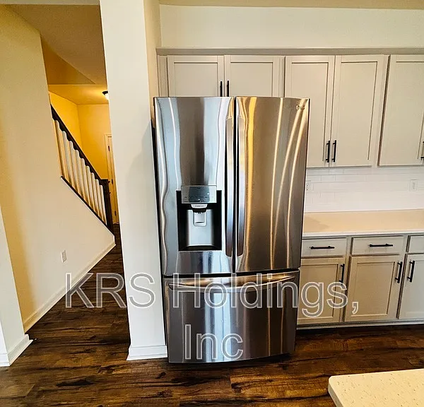2220 Patrick Dr — Photo 6