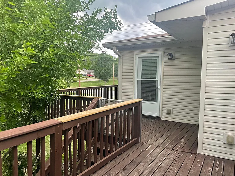 214 W Meadow Dr — Photo 8