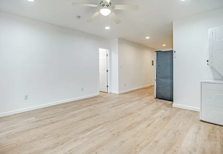 905 W Abram St #2 — Photo 7