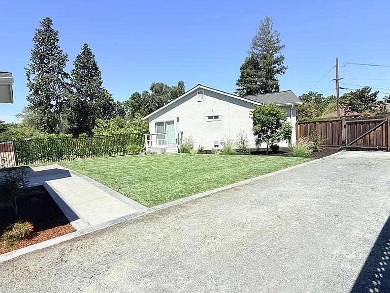 205 Barbara Ct #A — Photo 33
