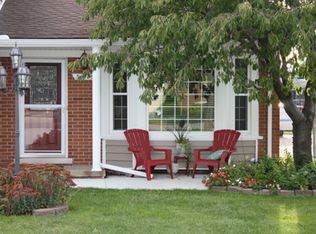 37885 Circle Dr, Harrison Township, MI