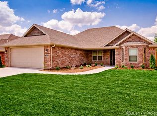 3089 Raven Ln, Fayetteville, AR 72704