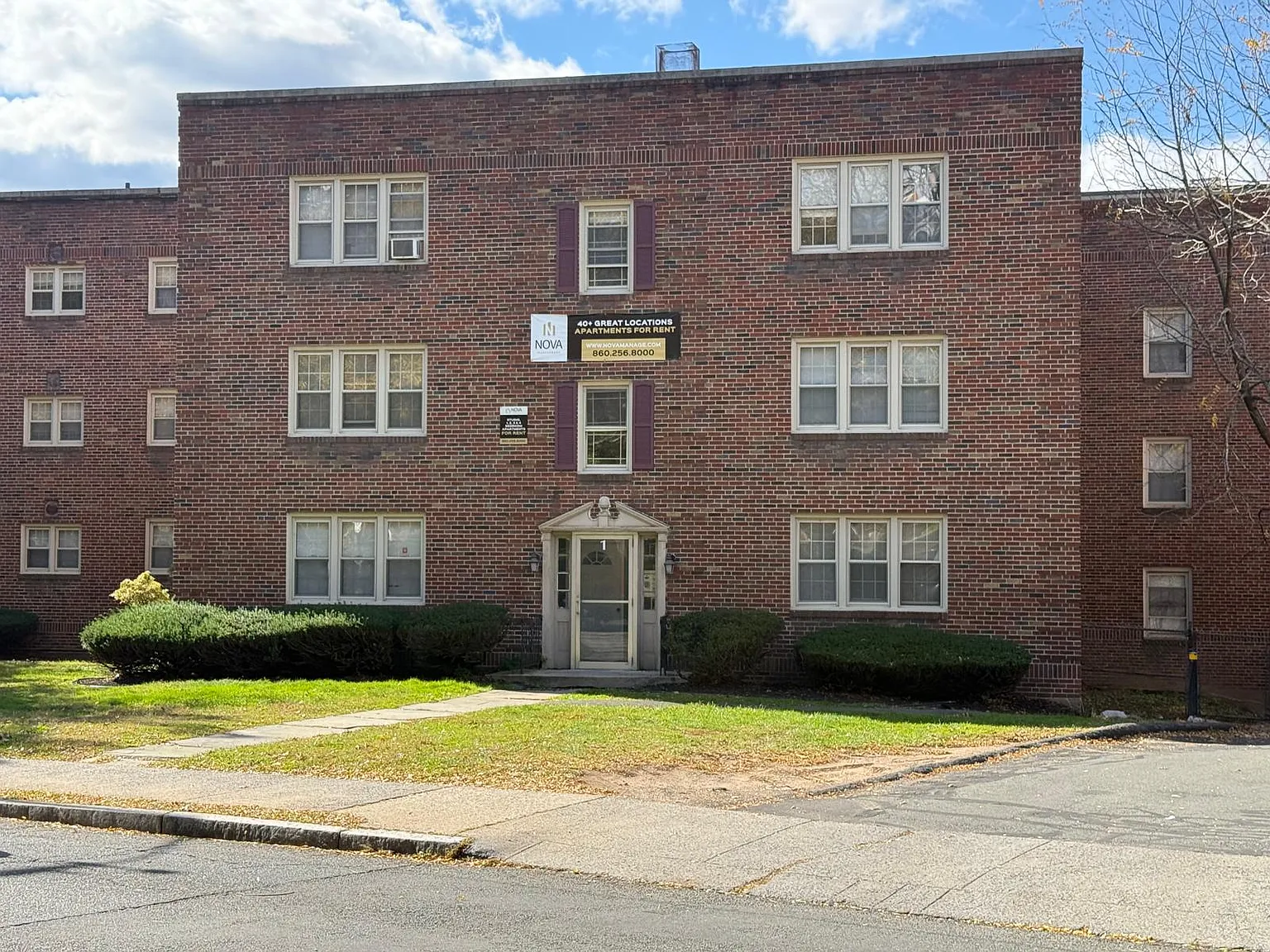 Carriage Place Apartments — Photo 1