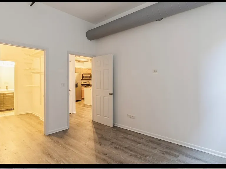 400 W Ontario St #507 — Photo 9