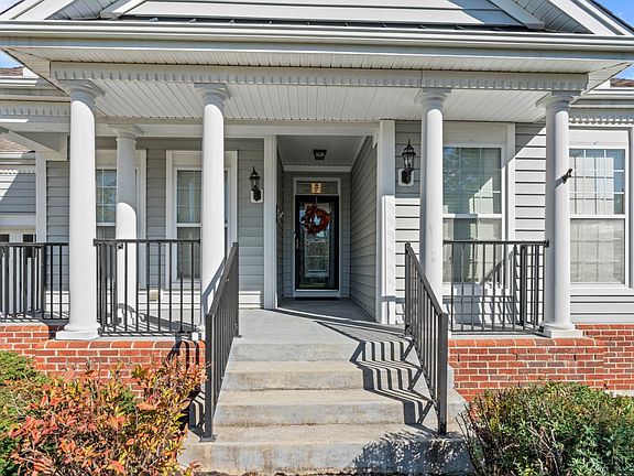 3rd image of 682 Hyacinth Rd