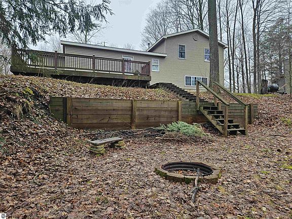 5th image of 2475 Potter Rd E