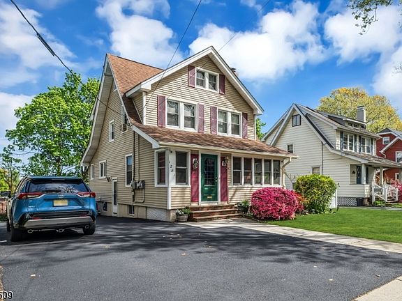 4th image of 1281 Longfellow Ave