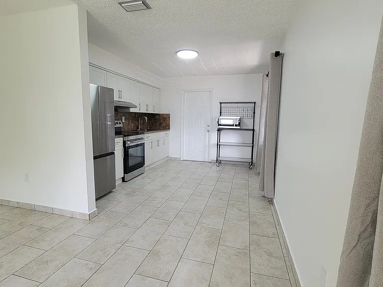 6112 SW 37th St #A — Photo 23
