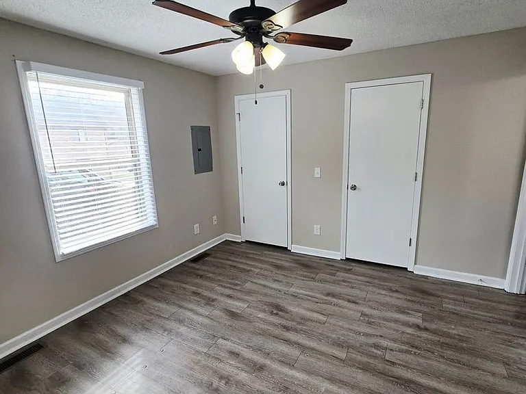 Country Shores Apartments — Photo 17