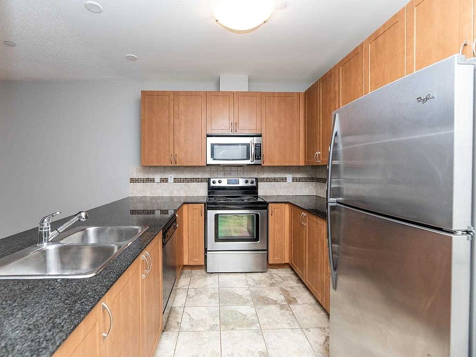 2nd image of 383 Main St E Unit 402