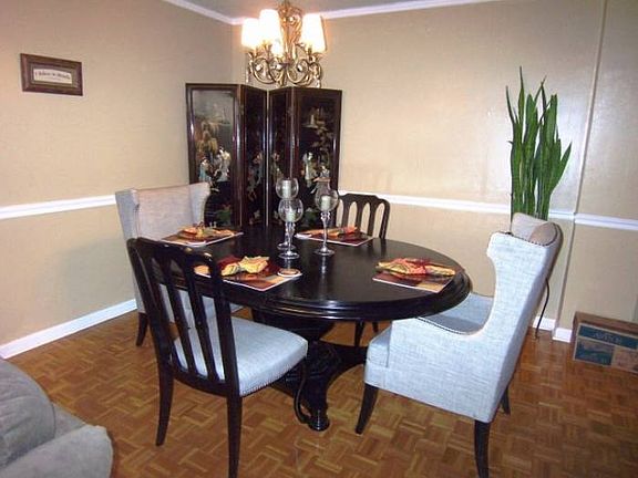 Chair rail in Dining Room