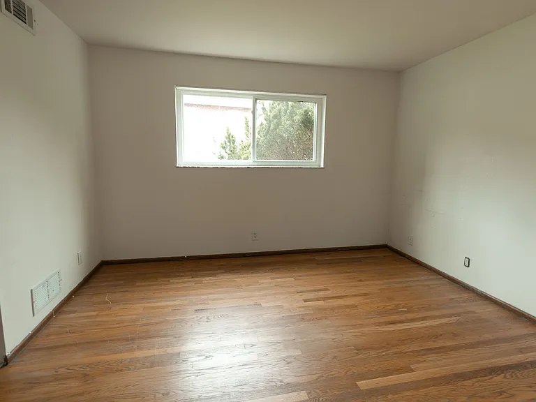 1718 E Broadway — Photo 16