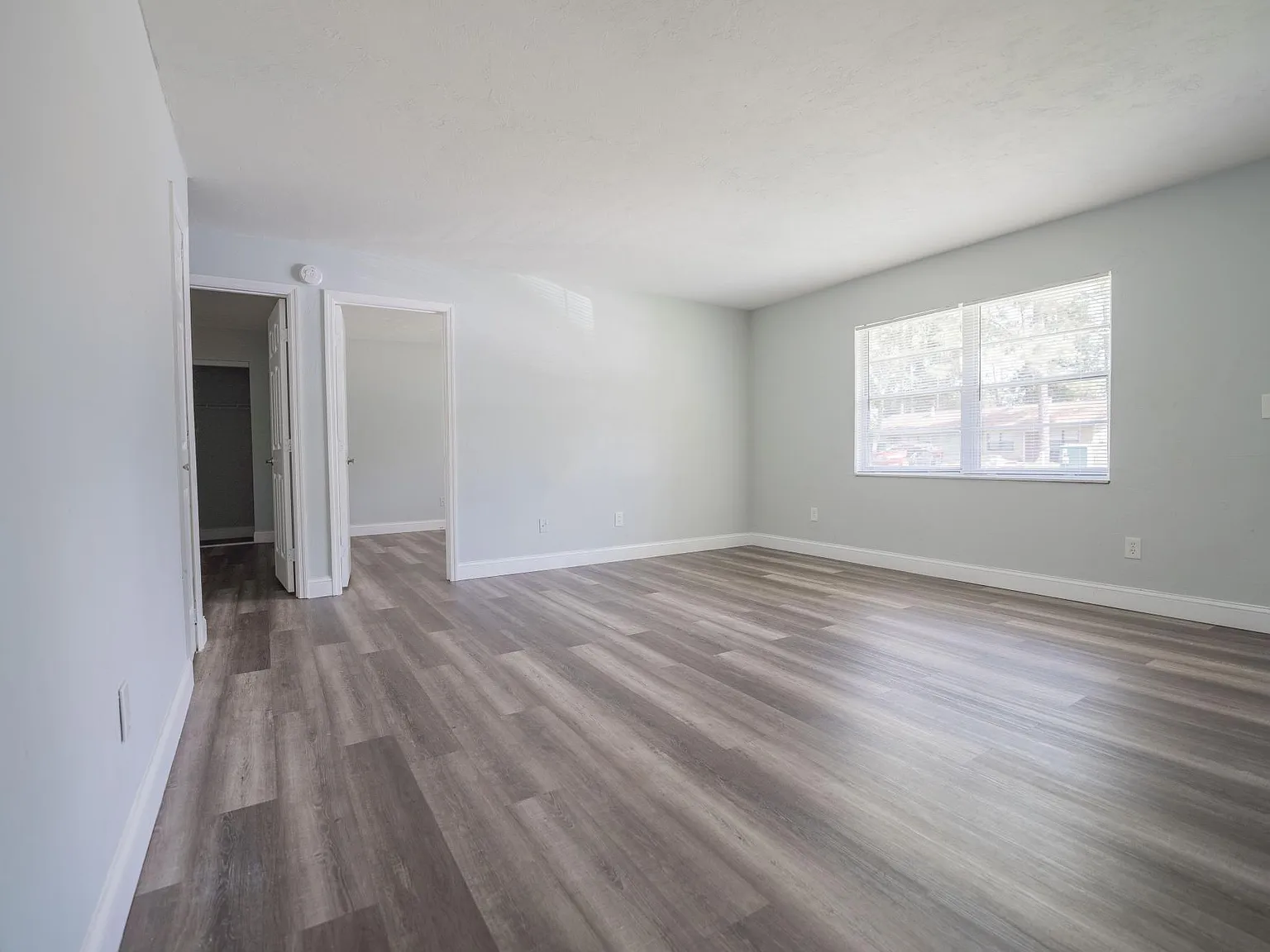 126 NE 40th Ln — Photo 3