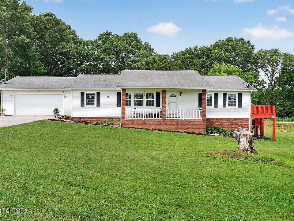1st image of 207 Autumn Oaks Dr