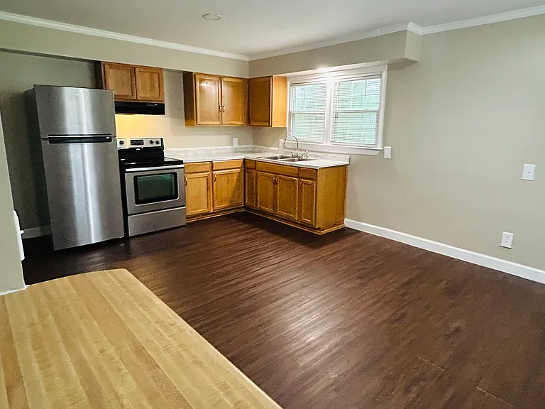 210 Park Ave #B — Photo 16