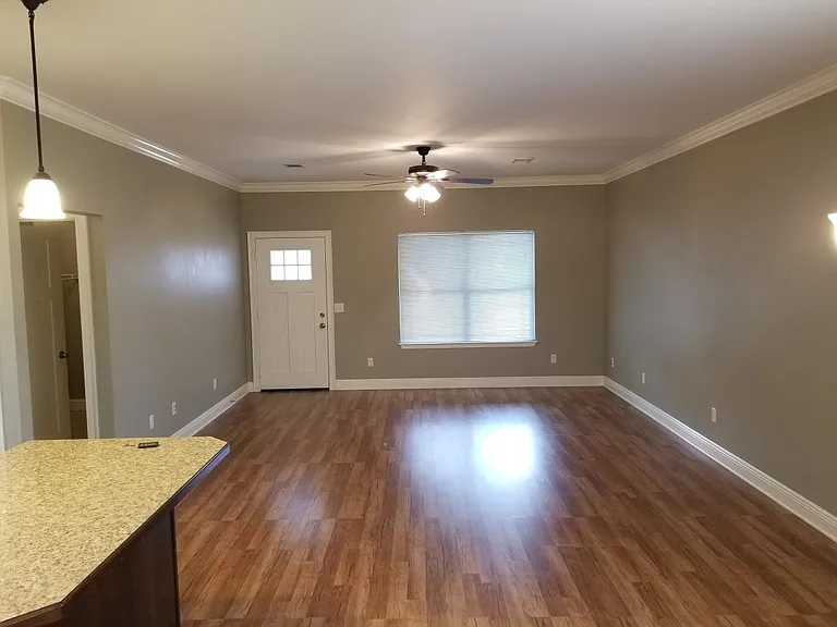 1105 Port Arthur Ave — Photo 4