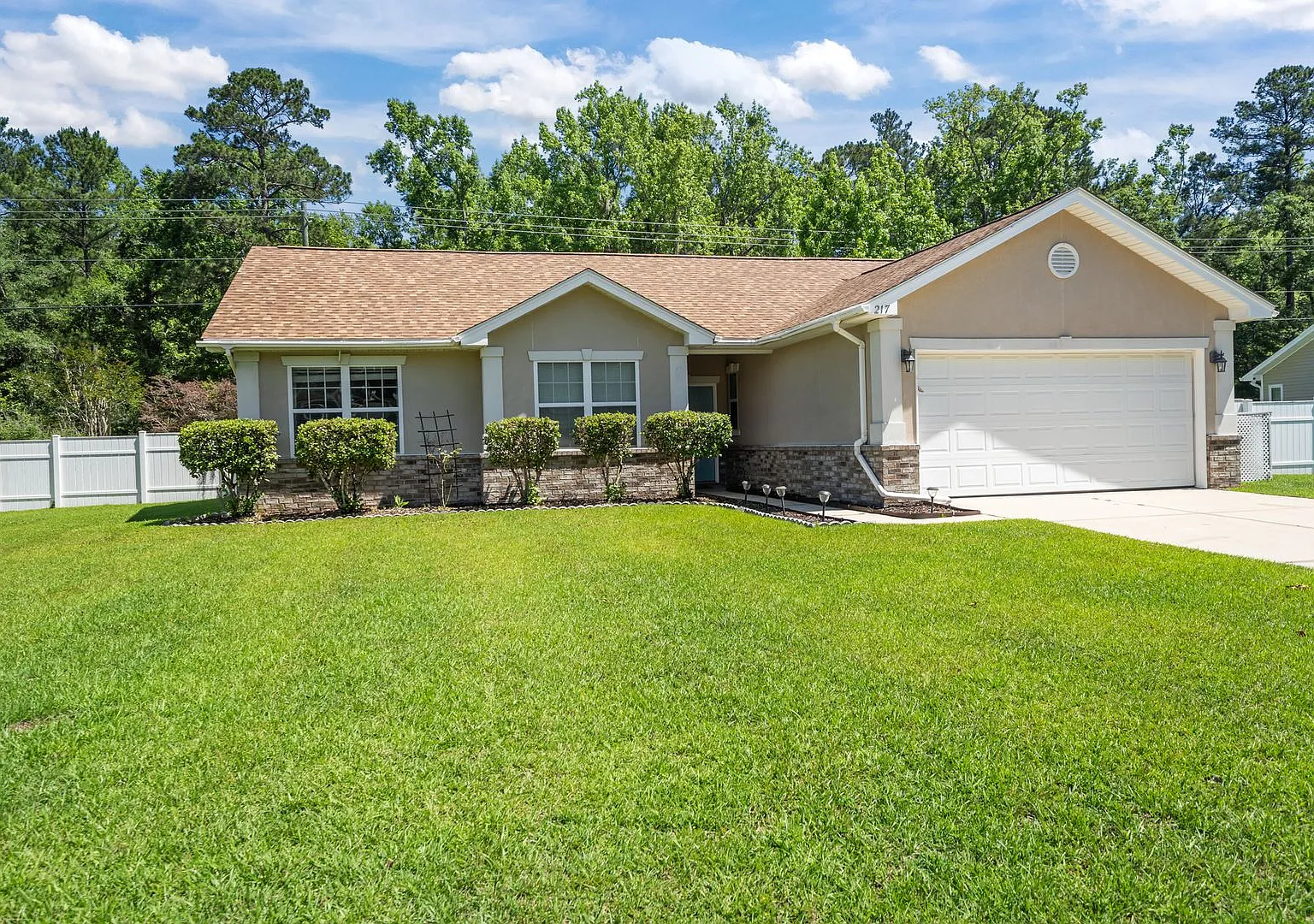Park West Beauty! 3-Bedroom Home with Screened Porch and Fenced Backyard — Photo 3