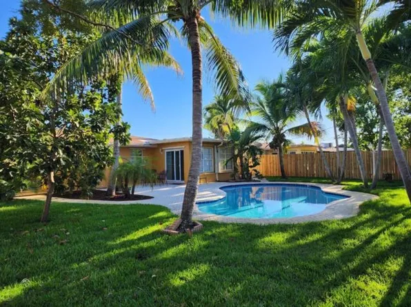 765 E Dayton Cir, Fort Lauderdale, FL 33312