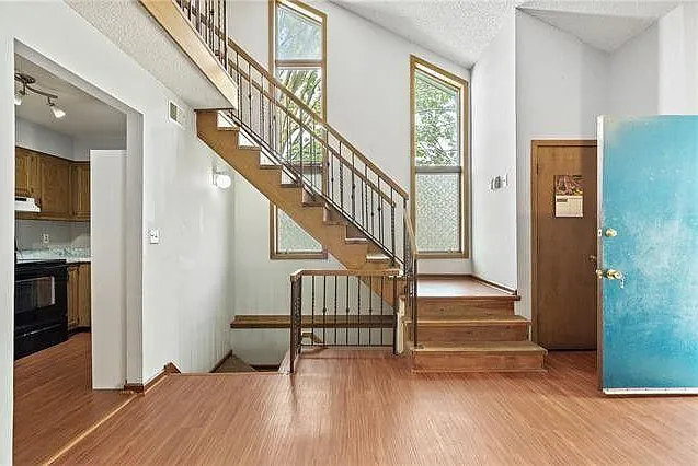 1015 W Maple Ave — Photo 6