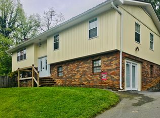 912 Oakstone Dr, Johnson City, TN 37601