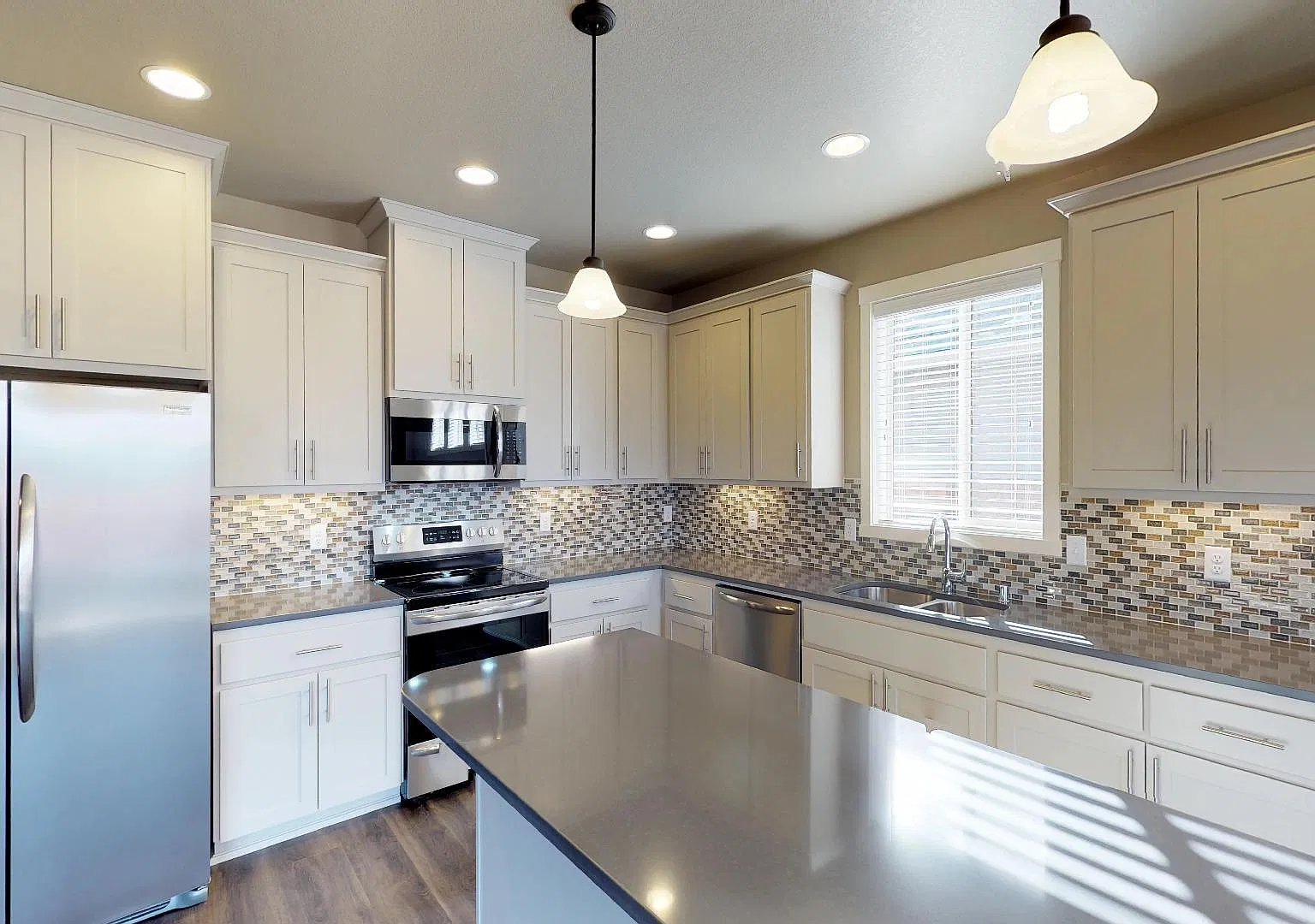 3 bed, 1500 sqft, $2,700 — Photo 3