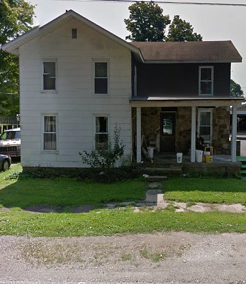 137 E 4th St photo 1