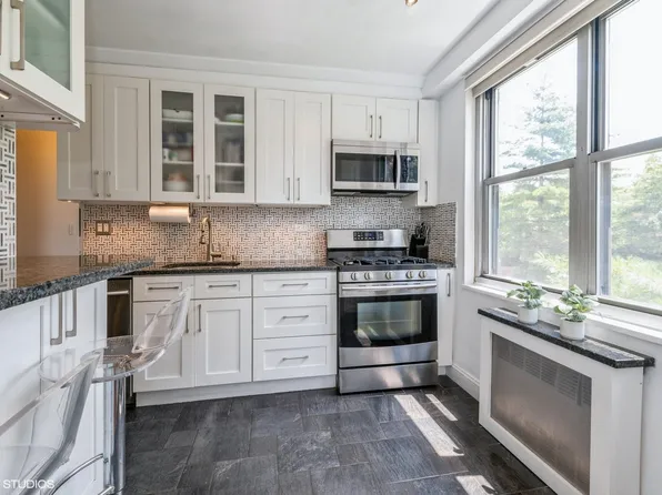 70-25 Yellowstone Boulevard image 10 of 12