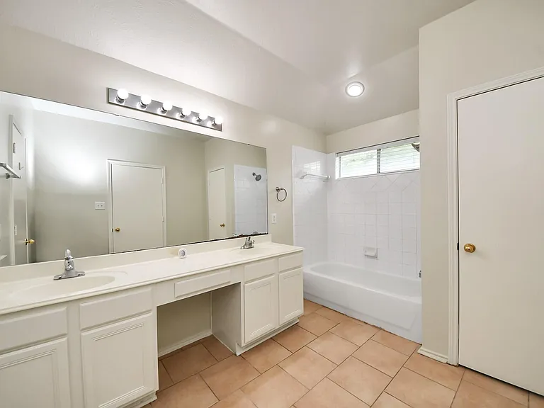 4235 Custer Creek Dr — Photo 32