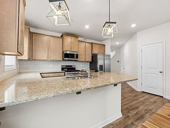 5th image of 21 Harvest Glen Dr