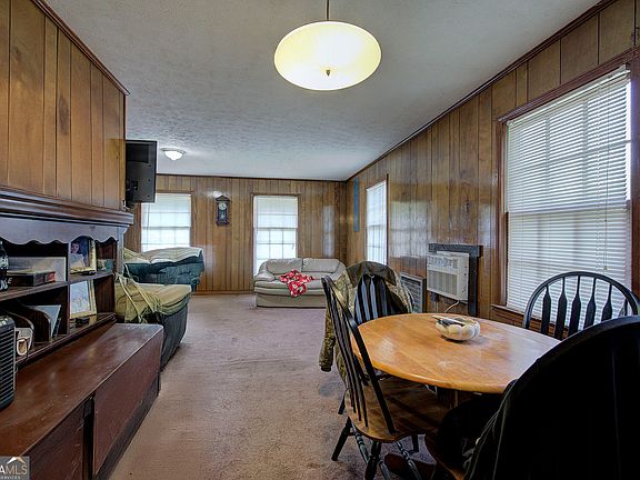5th image of 105 Meadow Ln