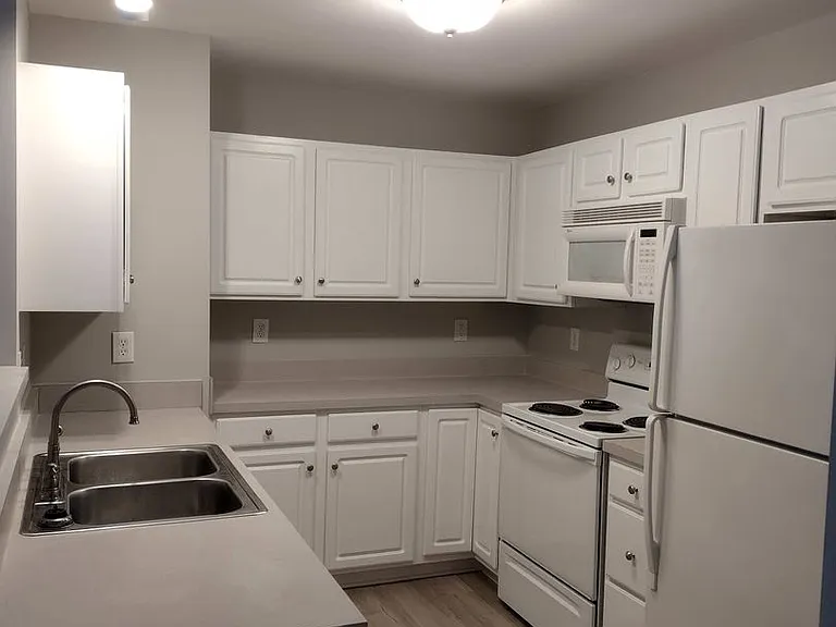 211 Ivy Glen Ct — Photo 6