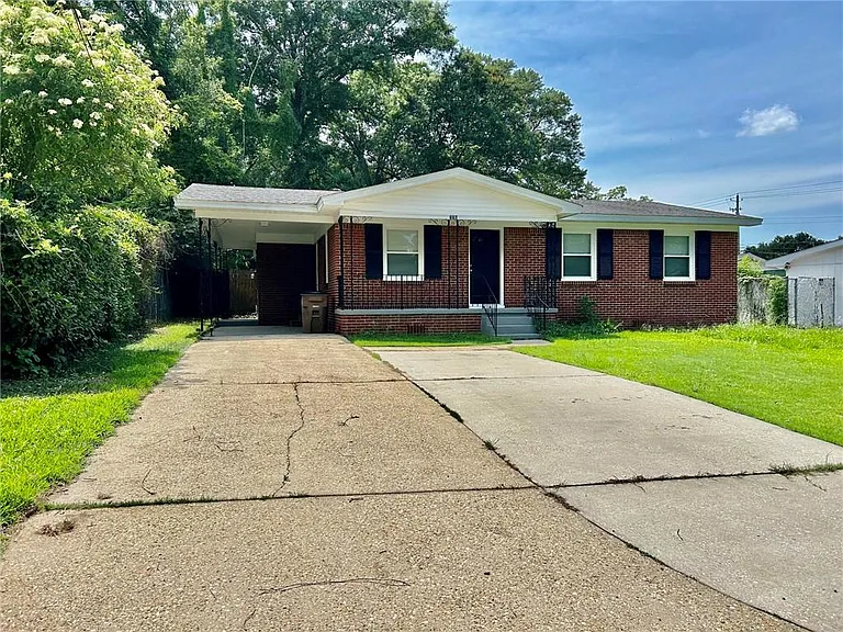 506 Seville Dr — Photo 1