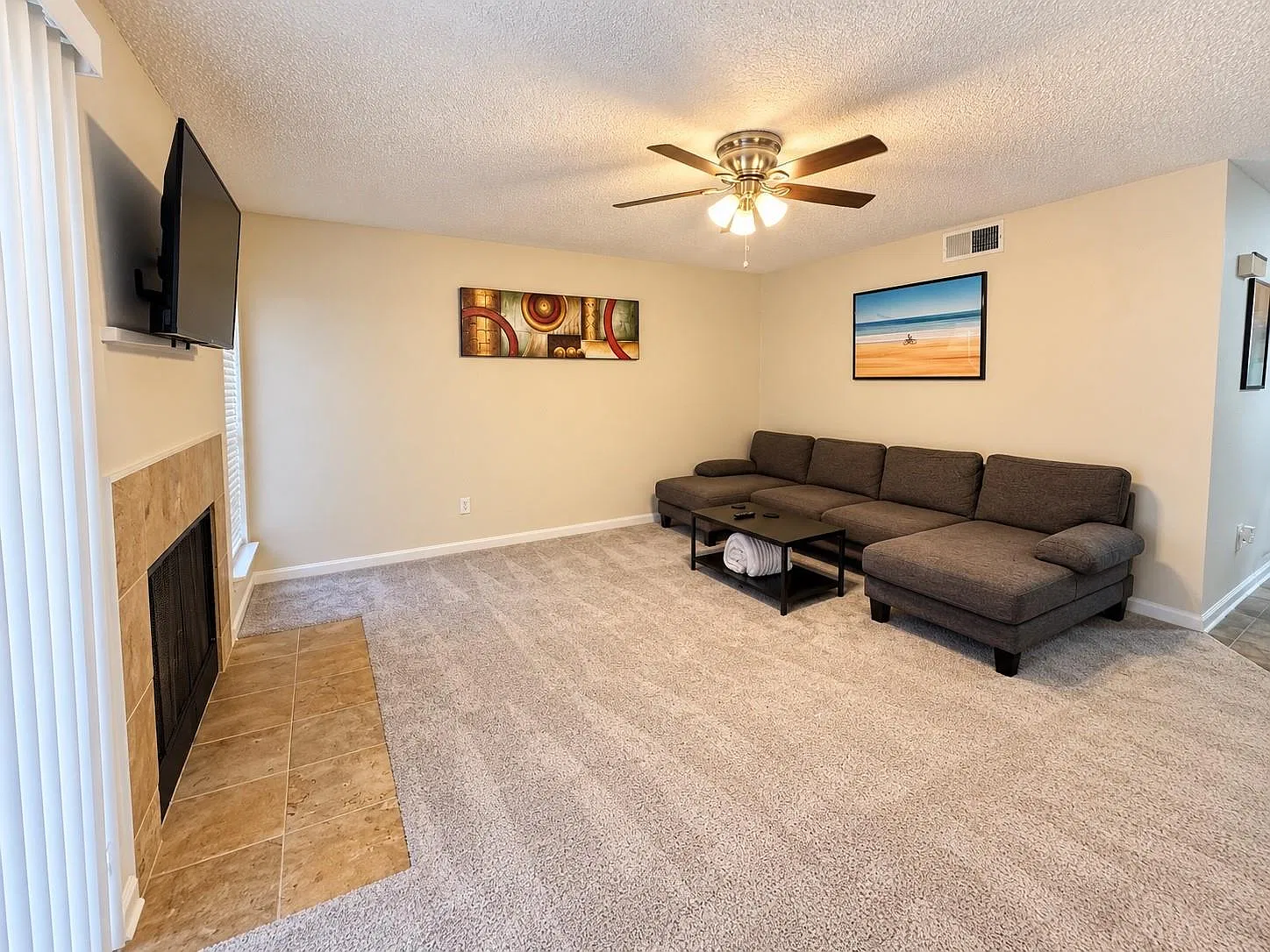 1 bed, 1.0 bath, 804 sqft, $1,200 — Photo 2