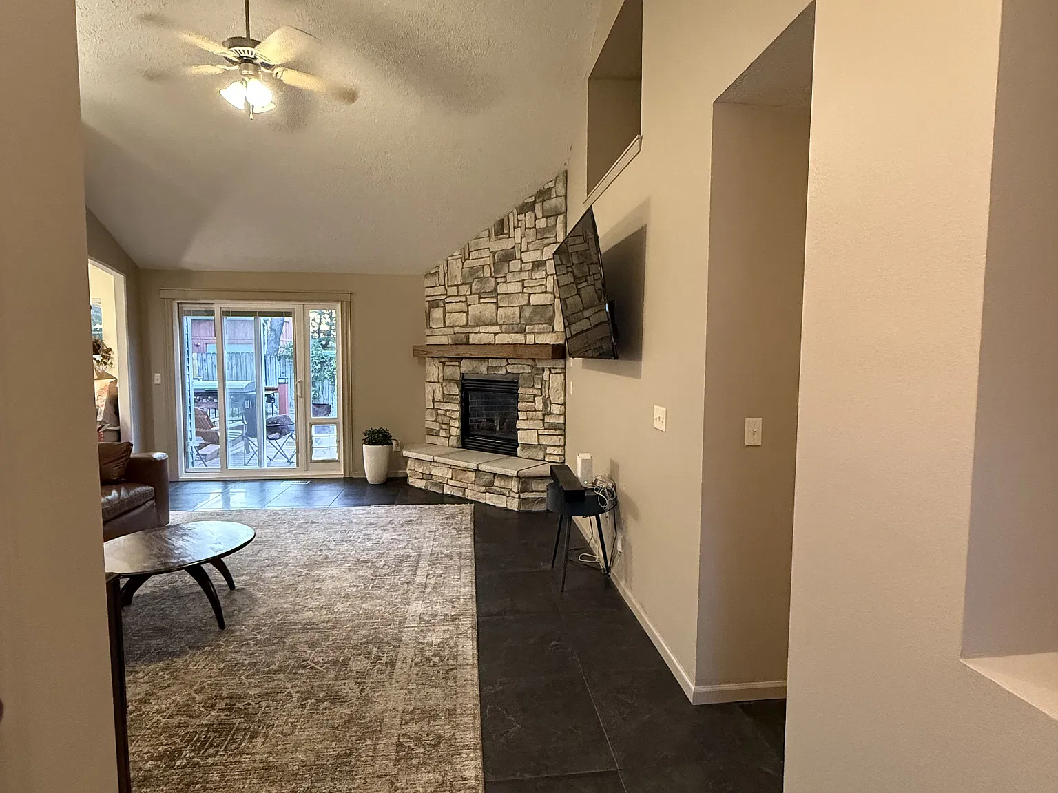 3 bed, 1348 sqft, $1,895 — Photo 4