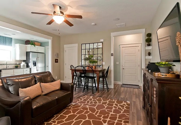 869 W Pantani Ct — Photo 2