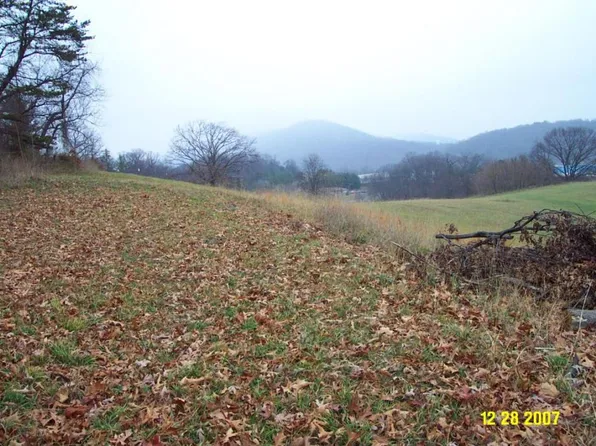 3264 King St NE, Roanoke, VA 24012