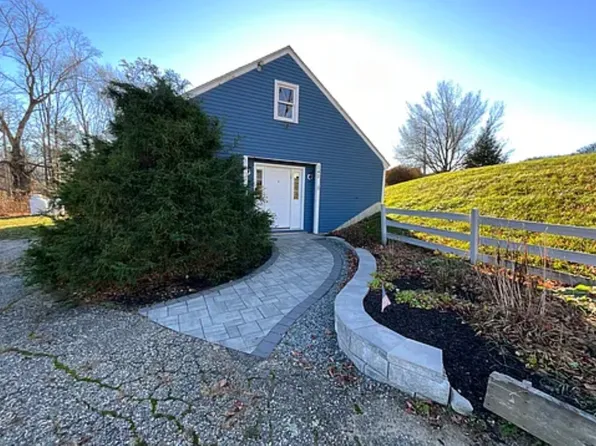 141 County Farm Cross Rd, Dover, NH 03820