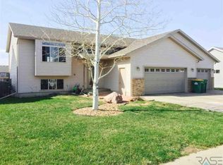 5548 S Wexford Ct, Sioux Falls, SD 57106