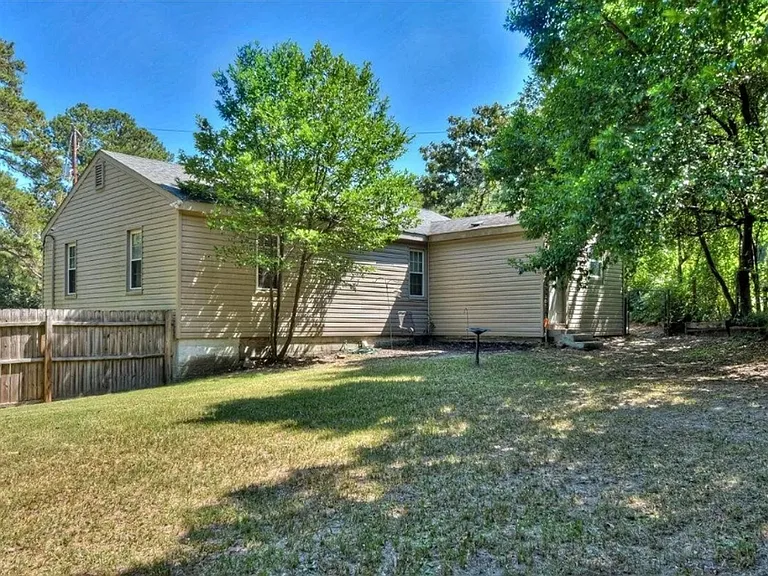 1842 Crossland Ave — Photo 6
