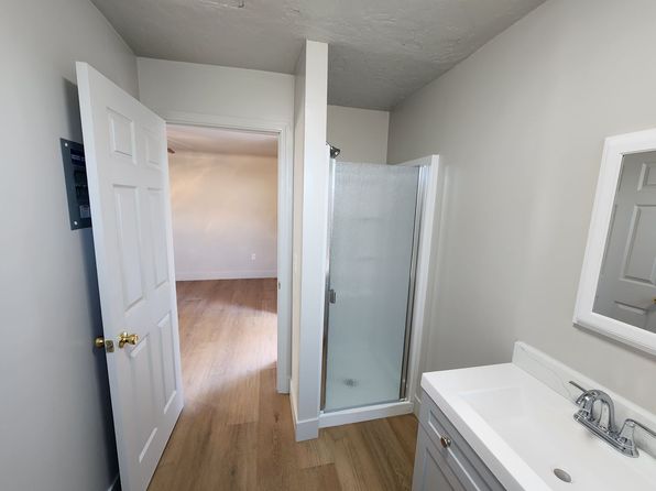 555 Wallis Ave #B, Gustine, CA 95322