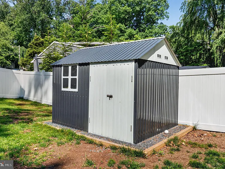 3925 Ashwood Pl — Photo 60