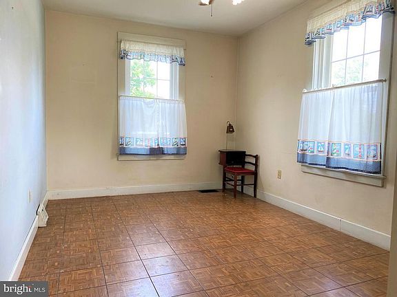 5th image of 435 Fairview Ave