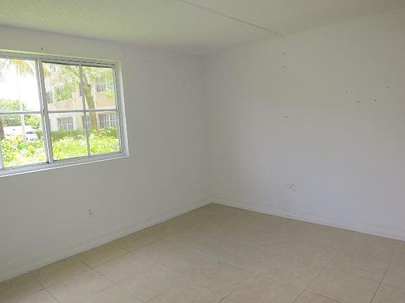 5th image of 6175 NW 186th St APT 106