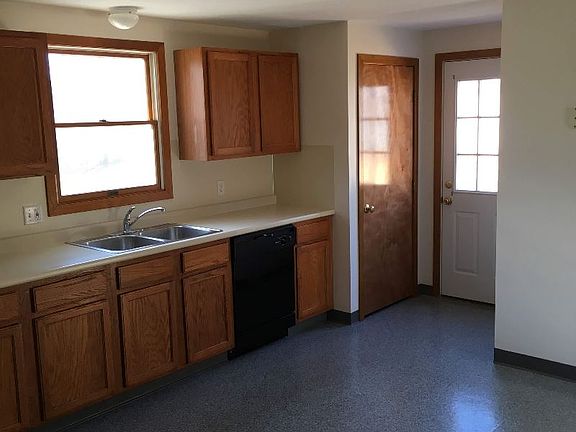 4th image of 12 Standish Ave