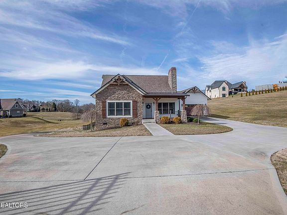 3rd image of 1562 Pullen Rd