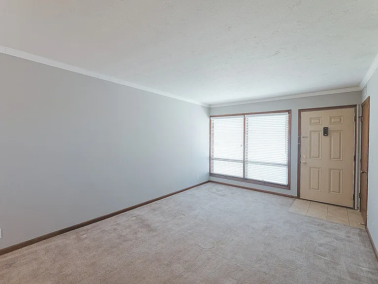 Beverly Hills Apartments — Photo 8