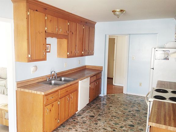 4th image of 7097 Foxbernie Cir