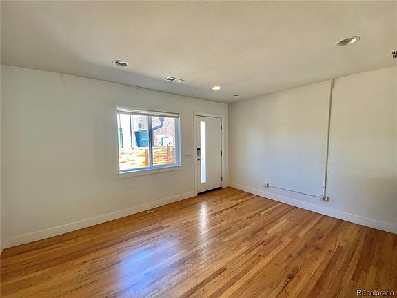 4th image of 3131 N Saint Paul St #1E