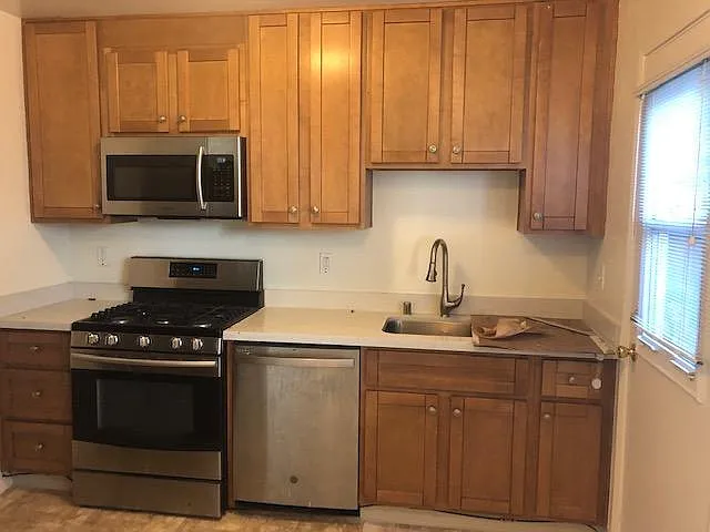 1537 Santa Clara Ave #D — Photo 9