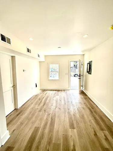 68 Lee St Photo 1